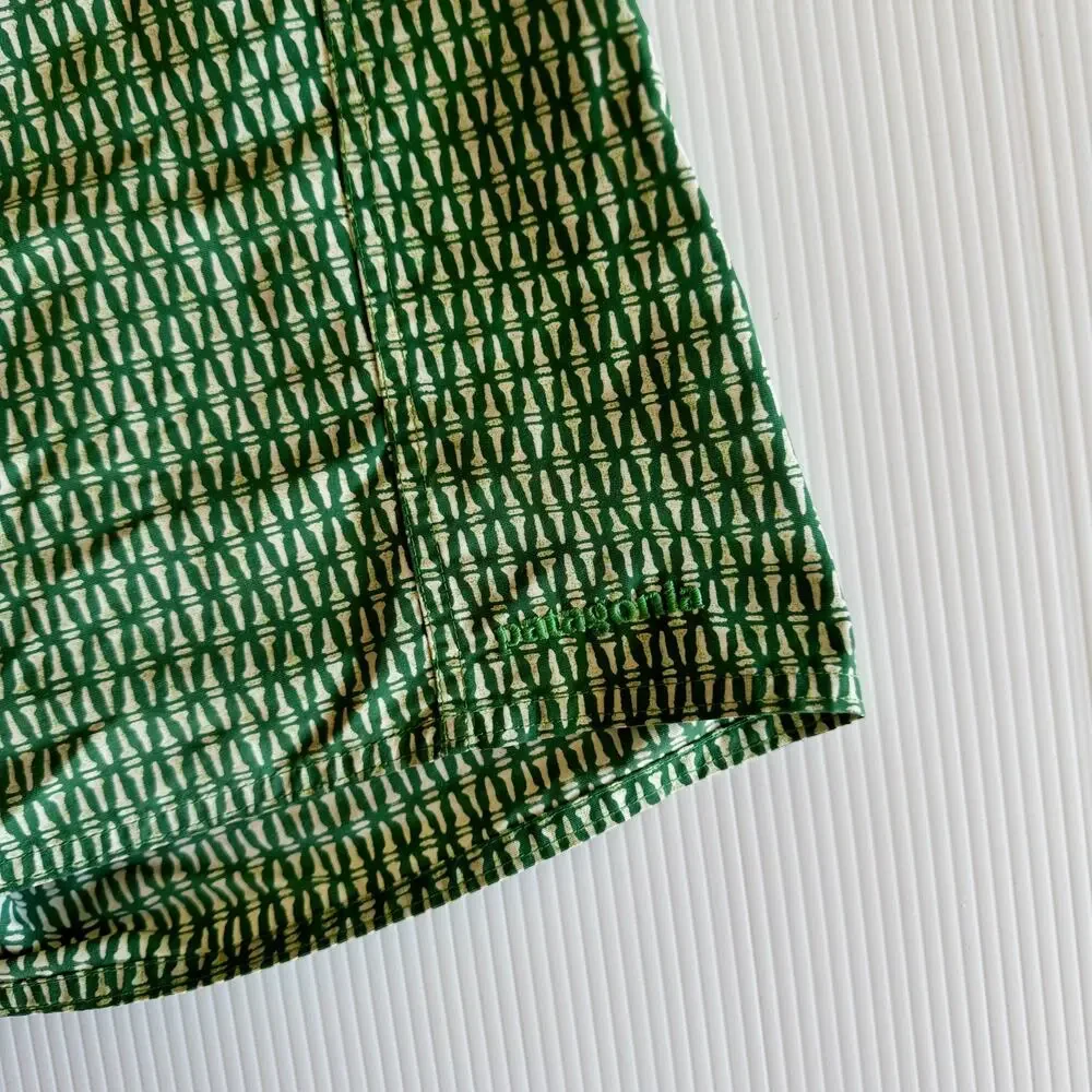 Patagonia Board Shorts Men’s 33 Green Geometric Surf Swim Beach Quick Dry